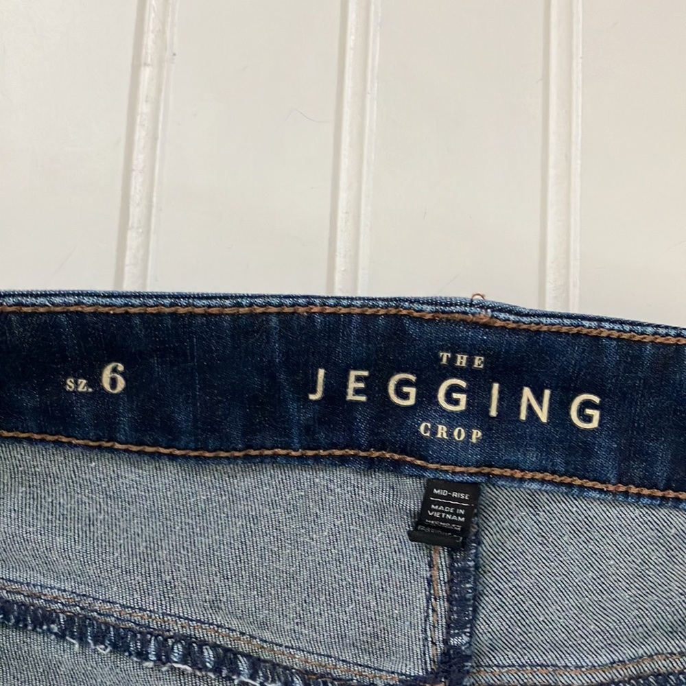 White House Black Market Mid-Rise Crop Jeggings - Picture 4 of 9